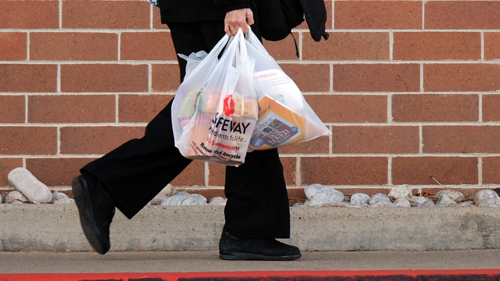 Coronavirus prompts Denver City Council to postpone plastic
bag fees 1