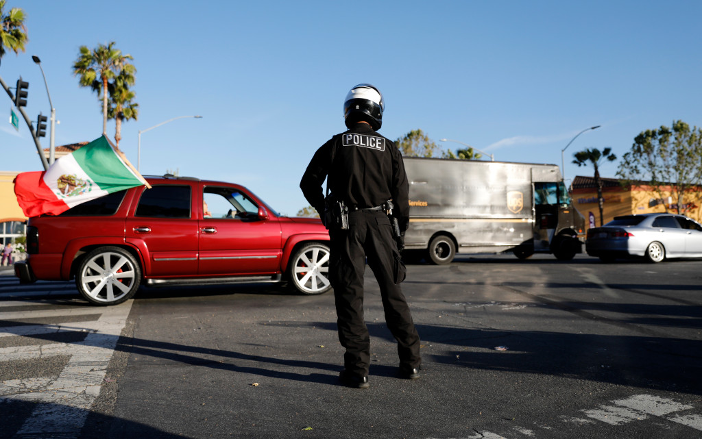 Photos: Cinco de Mayo crowds draw San Jose police amid
coronavirus pandemic 1