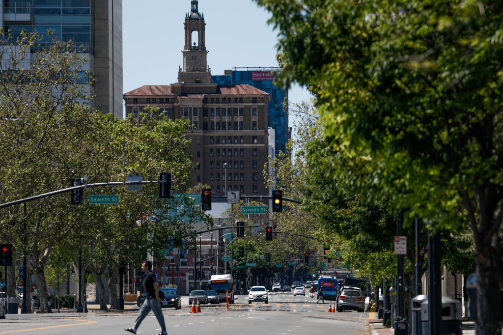 Closing streets, taking over sidewalks? San Jose proposes
plan for outdoor dining amid coronavirus 1