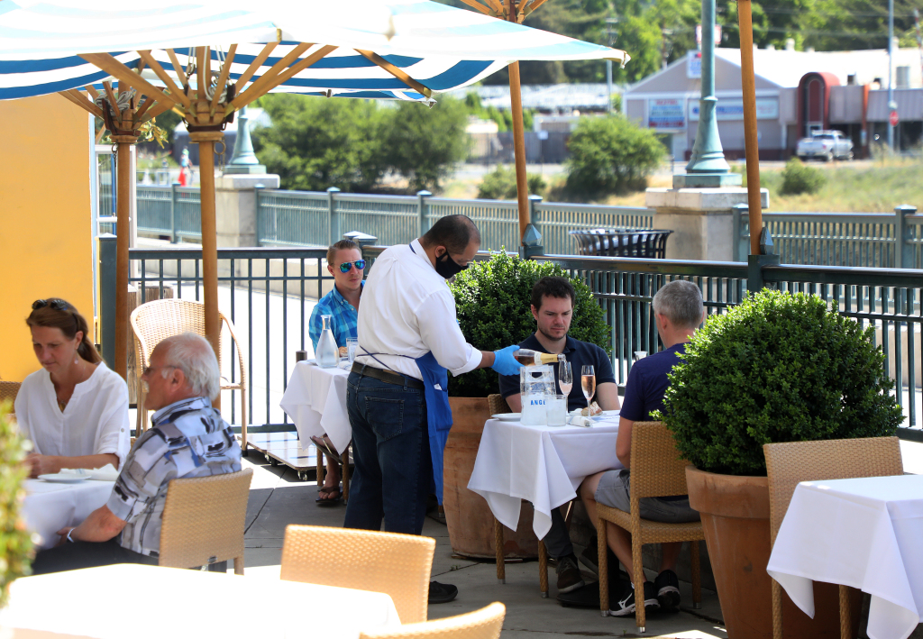Napa restaurants reopen for dine-in service after
coronavirus shutdown 1