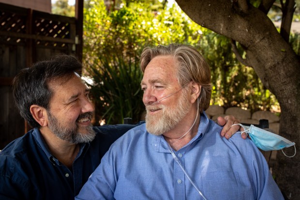 ‘No idea I almost died’: Oakland man’s coronavirus recovery
follows tearful goodbye 1