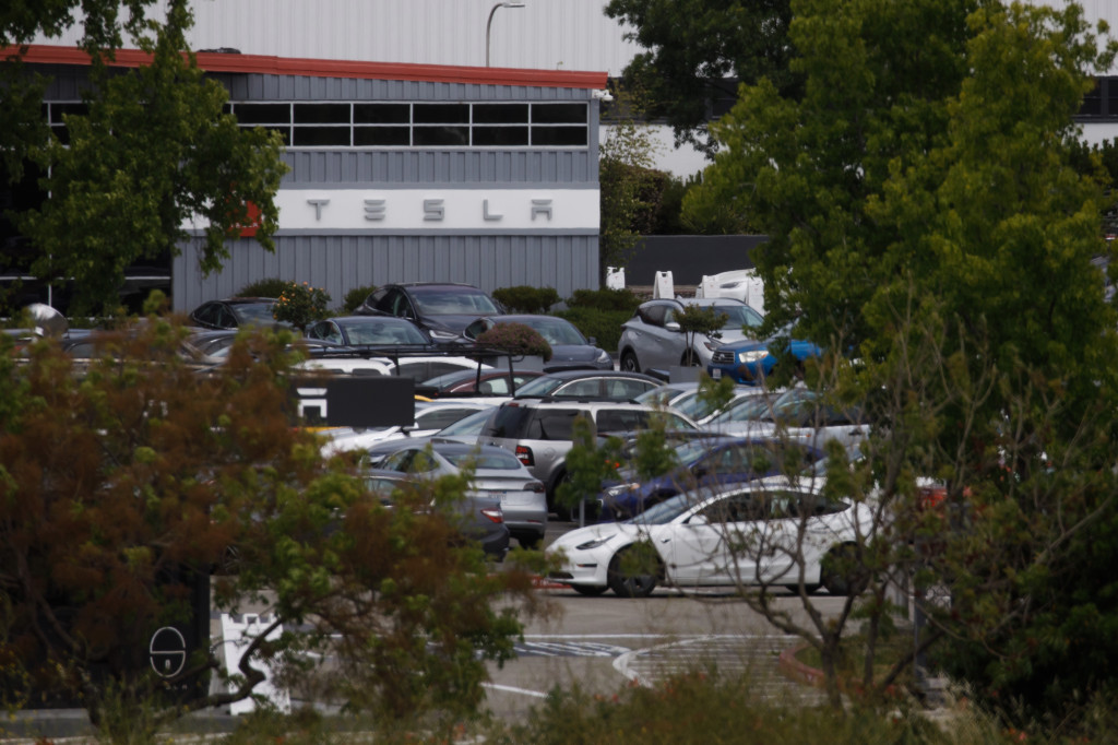 Tesla defies Bay Area coronavirus orders, restarts Fremont
plant 1