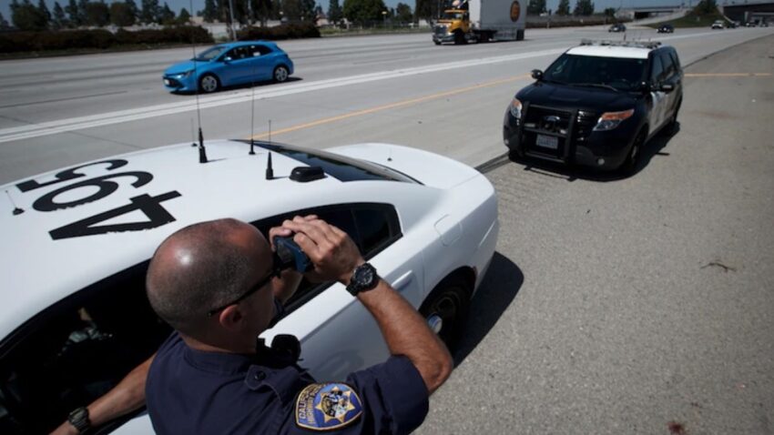 The coronavirus pandemic emptied America's roadways. Now
speeders have taken over. 1
