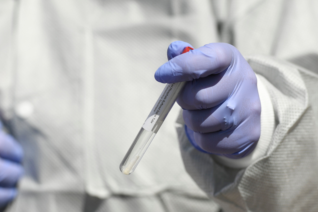 Staffer at senior checkout event at Denver’s Thomas
Jefferson High tests positive for coronavirus 1