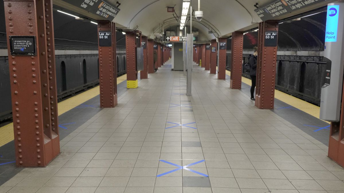 MTA seeks another $3.9B in federal coronavirus aid amid 90%
pandemic ridership plunge 1