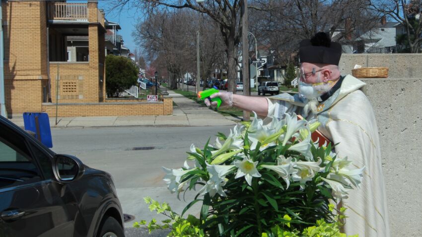 Priest draws squirt gun in fight against coronavirus 1