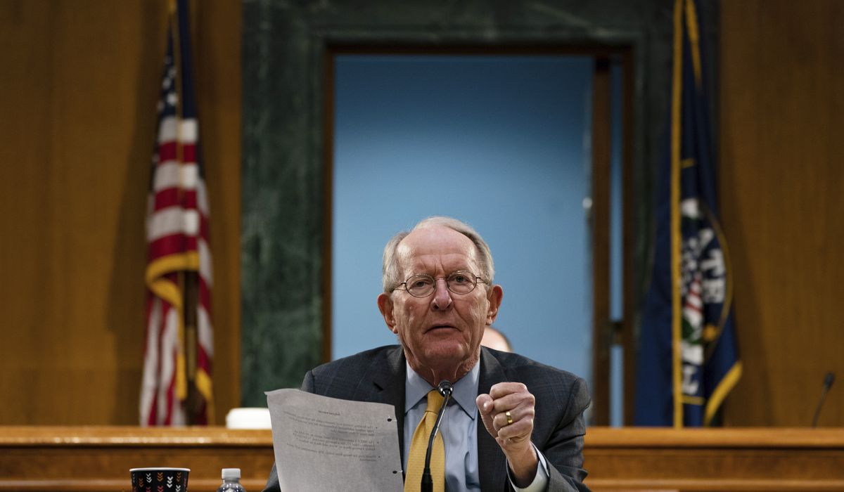 Lamar Alexander to self-quarantine after staff member tests
positive 1