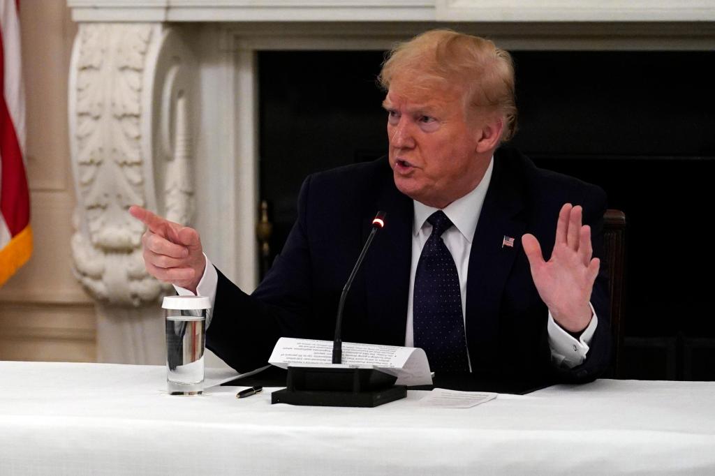 Coronavirus: Aides scramble to defend Trump’s use of
unproven drug 1