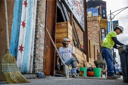 The Spin: Illinois on track for looser COVID-19 restrictions
on Friday l Lightfoot says Chicago will ease some next week |
President Trump extends National Guard deployments, signs executive
order on social media 1