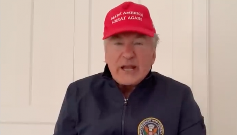 Alec Baldwin's Donald Trump Congratulates 'Class of
COVID-19' Graduates in SNL At Home Finale 1