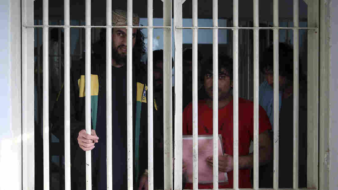 The Risk Of Coronavirus In Afghanistan's Prisons Is
Complicating Peace Efforts 1