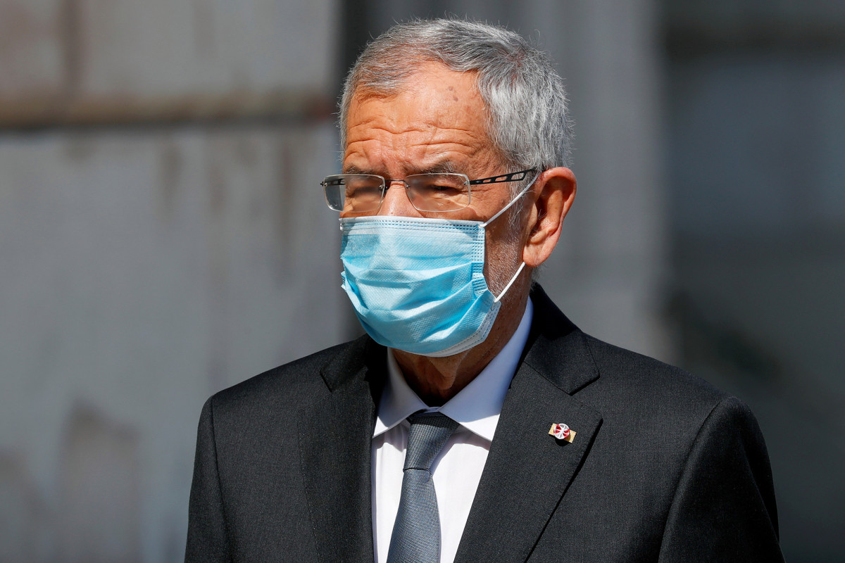 Austrian president apologizes for breaking coronavirus
restaurant rules  1