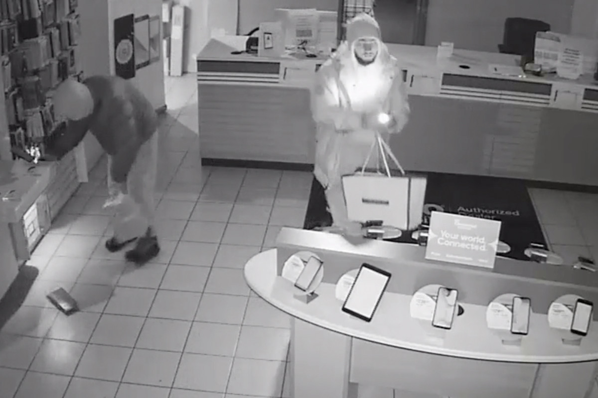 Crooks steal over $30K in goods from businesses closed over
coronavirus 1