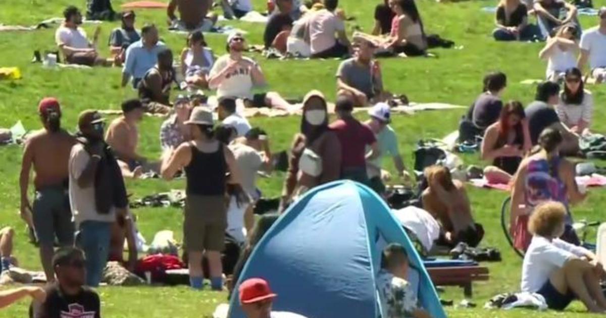 Despite COVID-19 risks, Americans swarm beaches across the
country 1