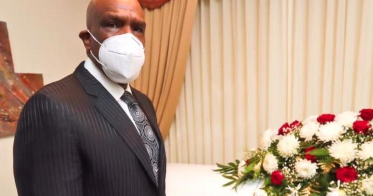 MLB Hall of Famer Andre Dawson helping families at his
funeral home during coronavirus outbreak 1