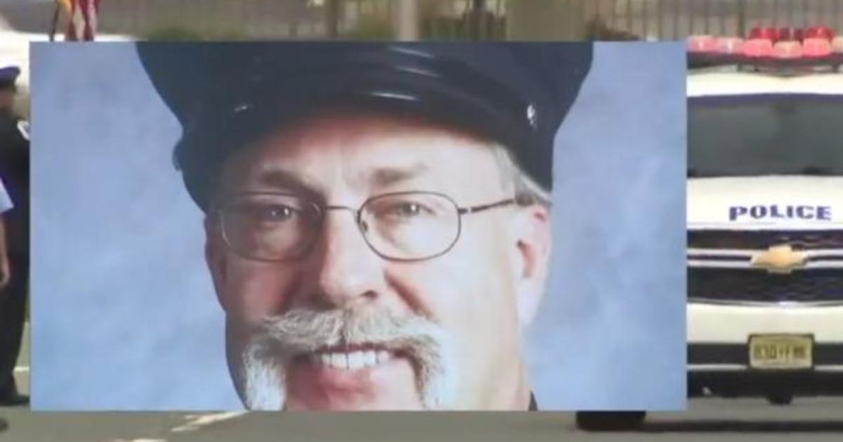 Procession held for Colorado paramedic who died from
coronavirus while volunteering in NYC 1