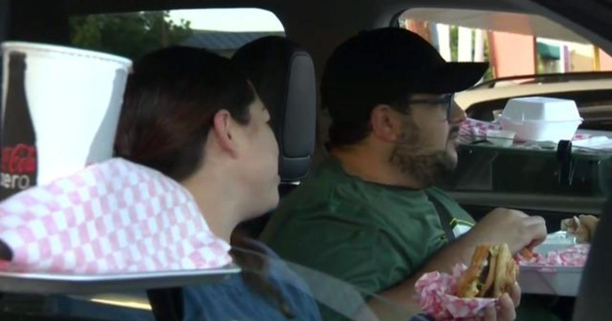Car hops and TV dinners: Restaurants try out new ideas amid
coronavirus 1