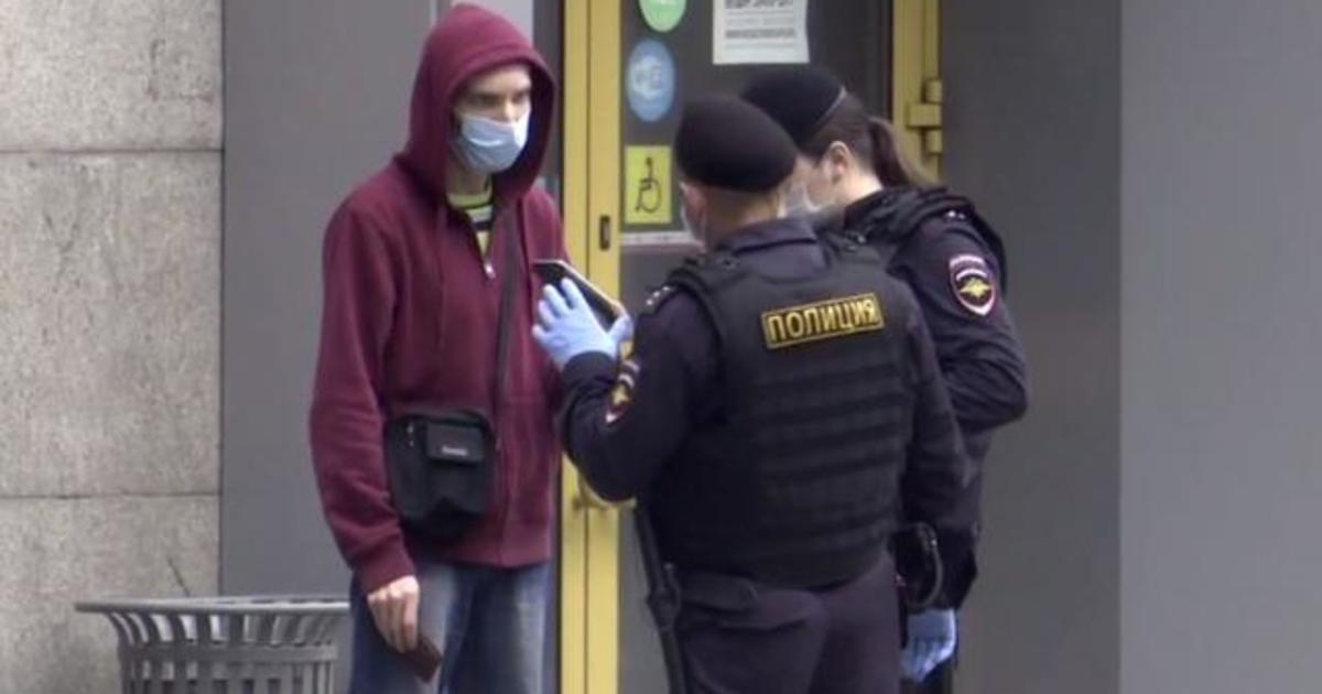 Russian QR codes codes monitor citizens' travel, containing
COVID-19 but raising privacy concerns 1