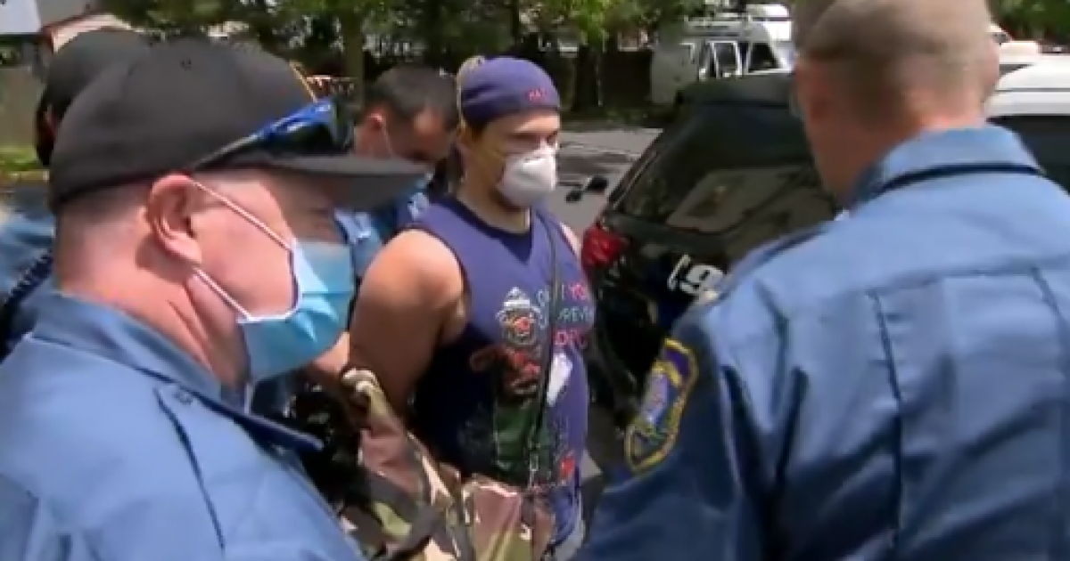 New Jersey Man Hauled Off in Handcuffs for Working Out in a
Gym Operating Under Quarantine 1