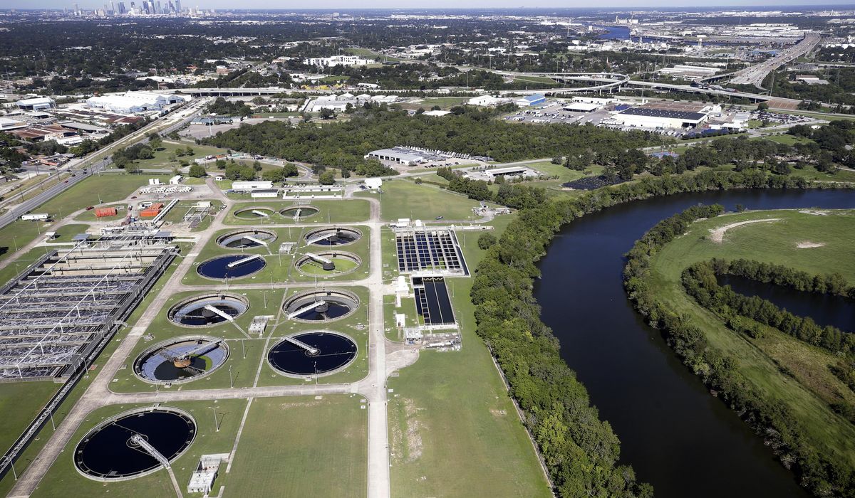 Houston officials use poop to track the spread of
COVID-19 1