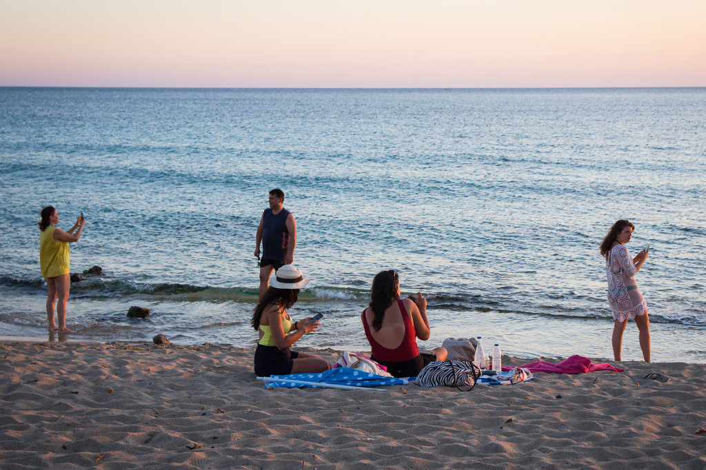 Greece offers to waive 14-day quarantine rule for UK
tourists 1