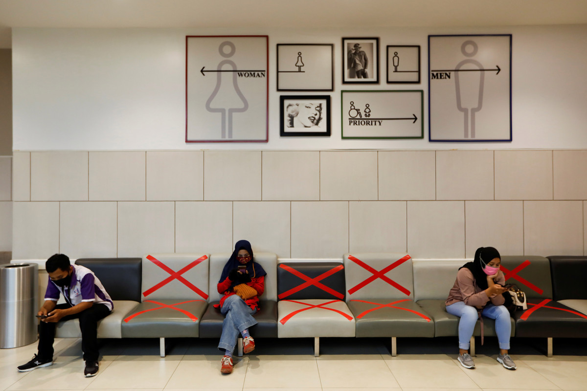 Volunteer army in Indonesia helps fight coronavirus with
data 1