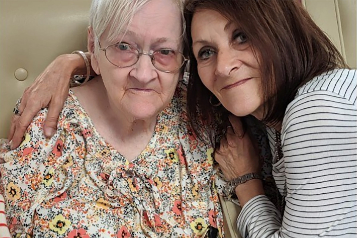 Funeral home ‘ripped off’ coronavirus victim’s prepaid
lavish send-off, family says 1