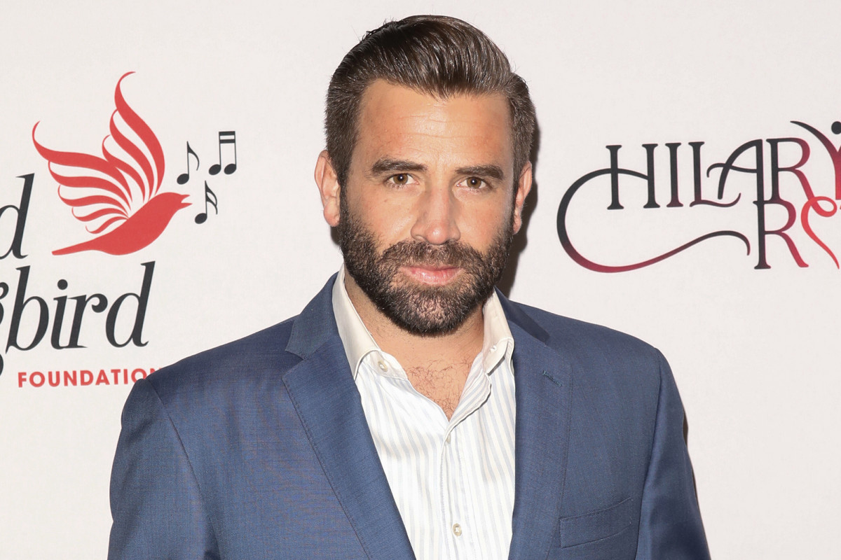 Jason Wahler donating therapy to grieving families during
coronavirus outbreak 1