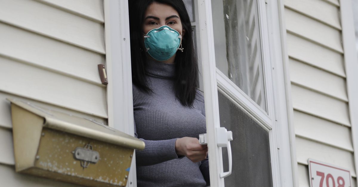 Coronavirus complicates safety for families living
together 1