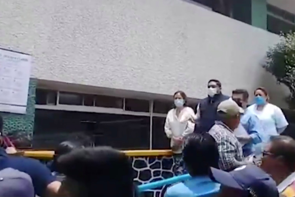 Mexican mob storms hospital claiming coronavirus is
government conspiracy 1