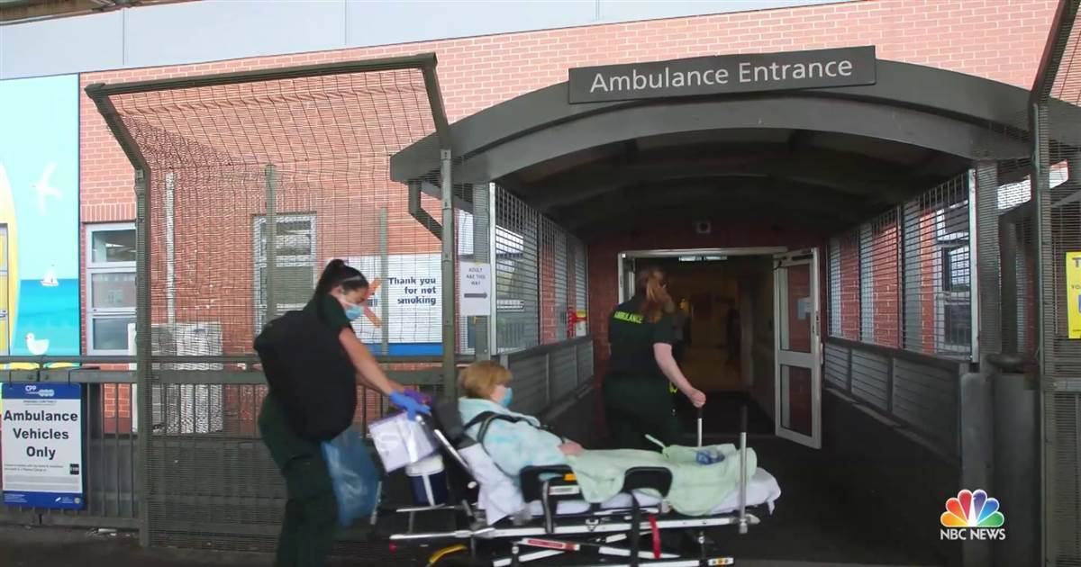 Inside one U.K. hospital’s fight against the
coronavirus 1 Inside one U.K. hospital’s fight against the
coronavirus 1