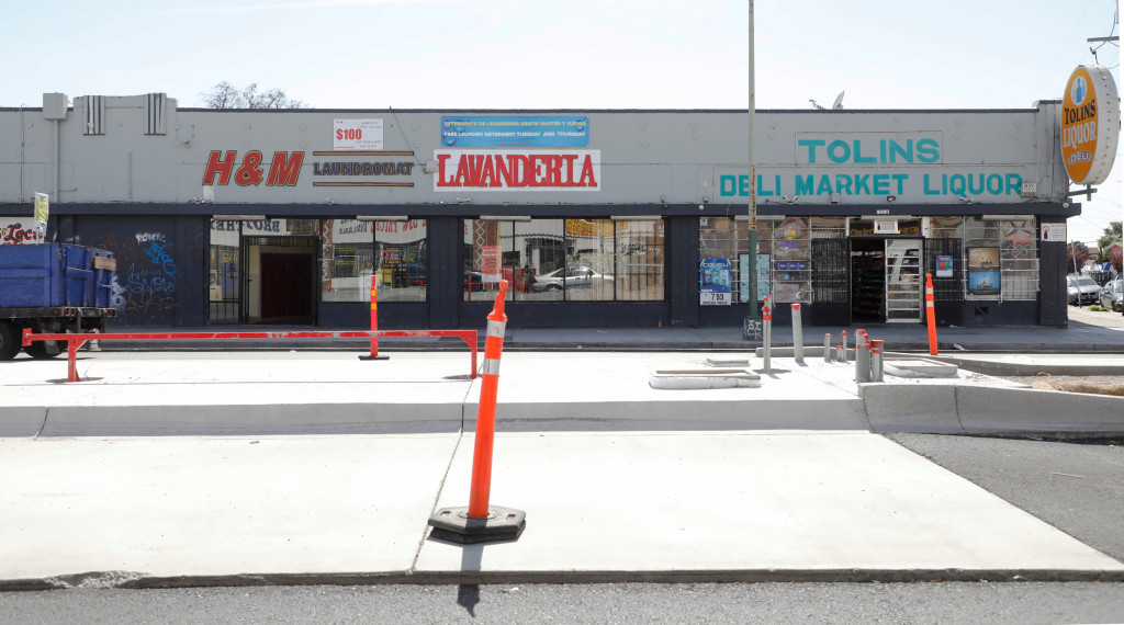 First construction, then coronavirus: Oakland businesses on
new bus line waiting for help 1
