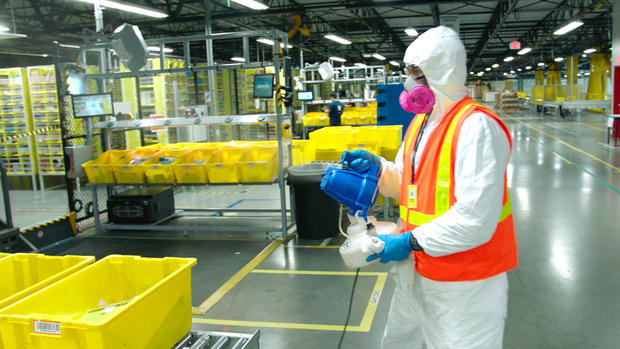 Amazon employee: hundreds of coworkers have
coronavirus 1