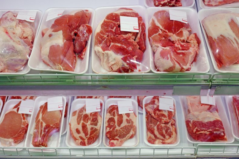 Texas Grocery Customer, Upset Over Coronavirus Restrictions,
Throws Steak and Lettuce at Cashier on Mother's Day 1