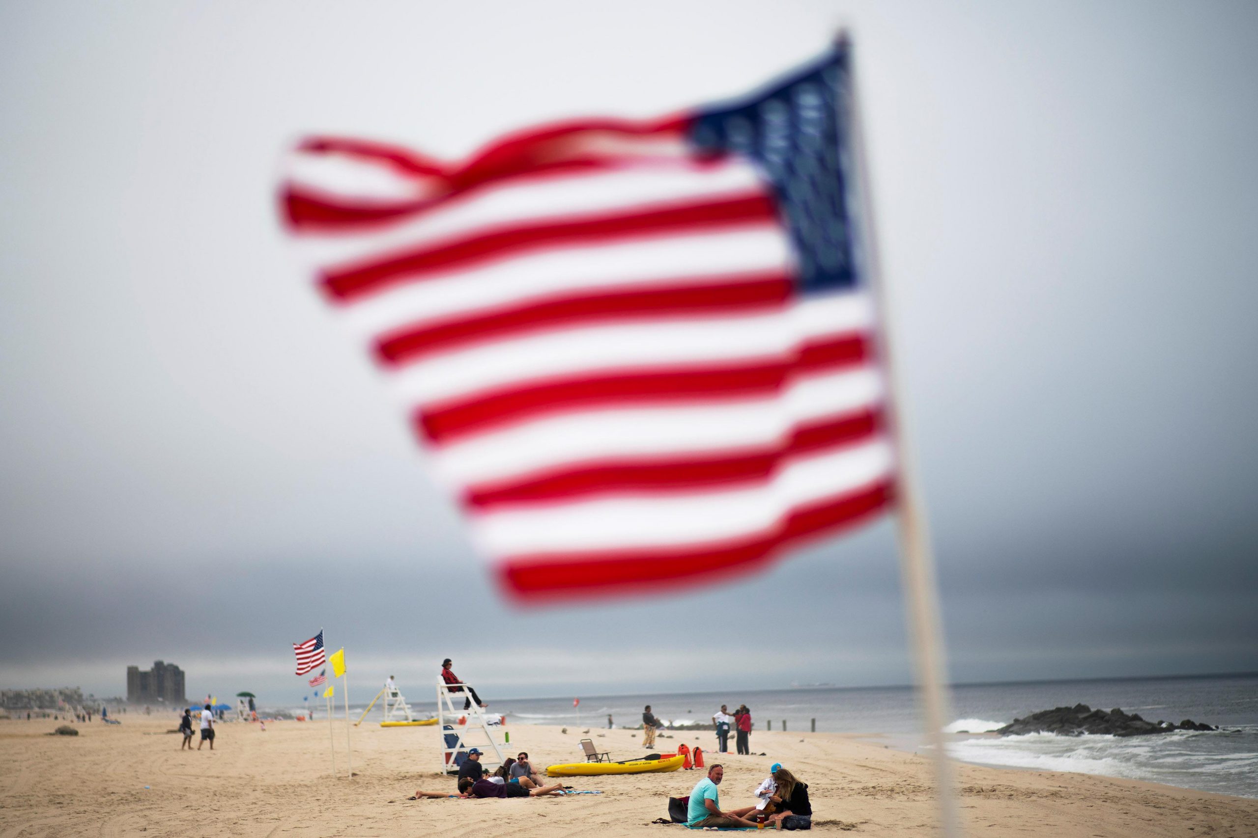 COVID-19 distancing compels shifts at the beach on crowded
U.S. Memorial Day weekend 1