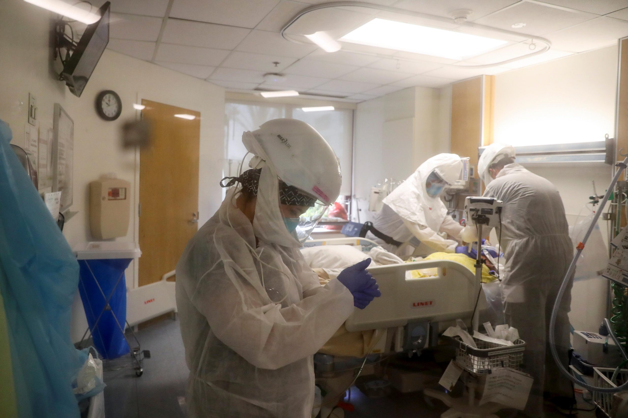 A pregnant doctor navigates COVID-19 fight in low income Los
Angeles 1
