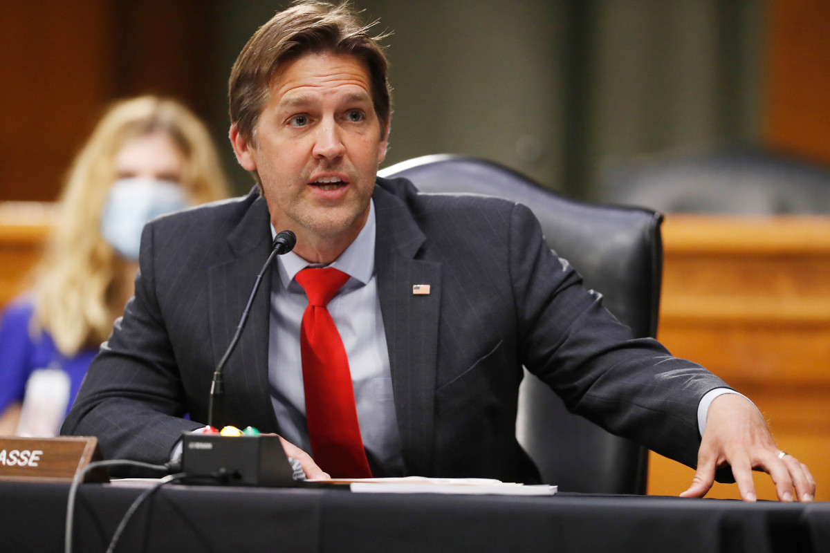 Sen. Ben Sasse blames ‘thugs in China’ for coronavirus in
graduation speech 1