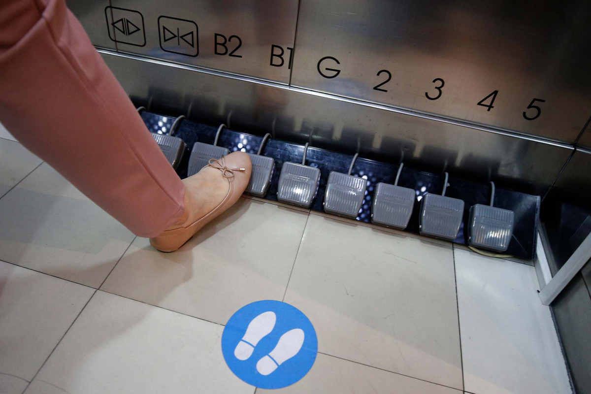 Mall fits elevators with foot pedals to prevent spread of
coronavirus 1