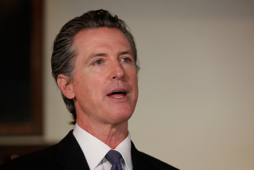 Newsom pushes coronavirus contact tracing with first batch
of tracers 1
