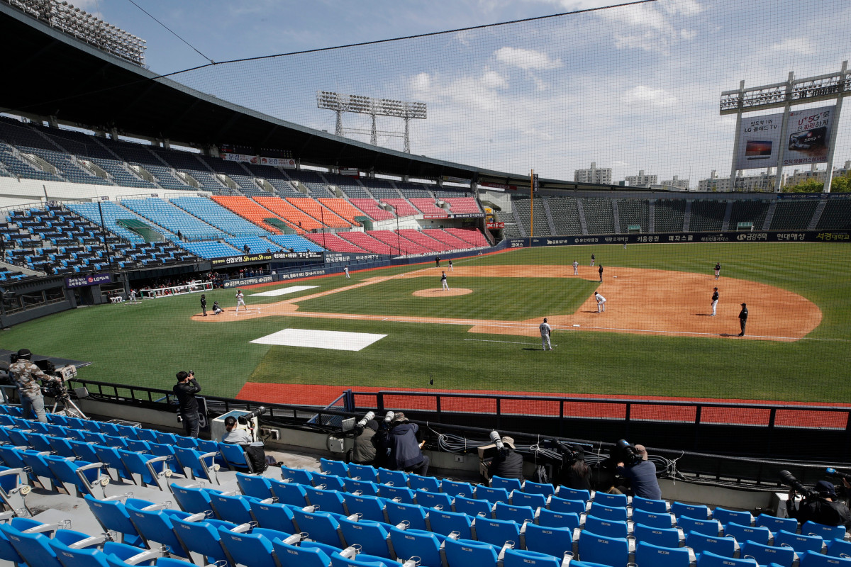 Baseball resumes in South Korea as coronavirus spread
slows 1