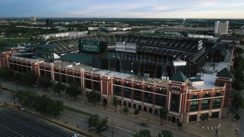 Outdoor Stadiums to Reopen With Fans in Texas After State
Reports Weeks of New Highs in Coronavirus Cases 1