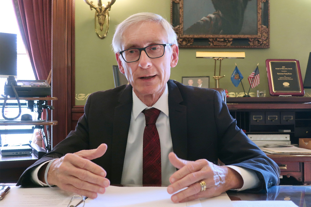 Wisconsin Supreme Court blocks extension of coronavirus
shutdown 1