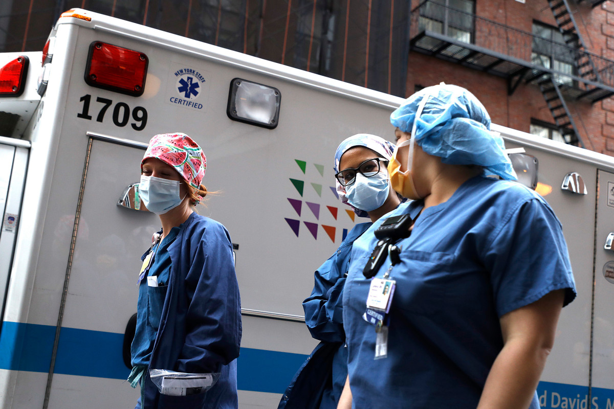 US coronavirus death toll surpasses 90,000 as states begin
to reopen 1