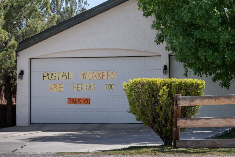 Chicago Postal Worker Dies of Coronavirus After Being Sent
Home From Hospital Days After Giving Birth 1