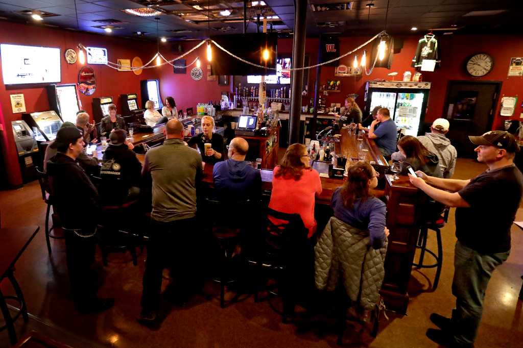 Wisconsin bars packed after court blocks coronavirus
shutdown order 1