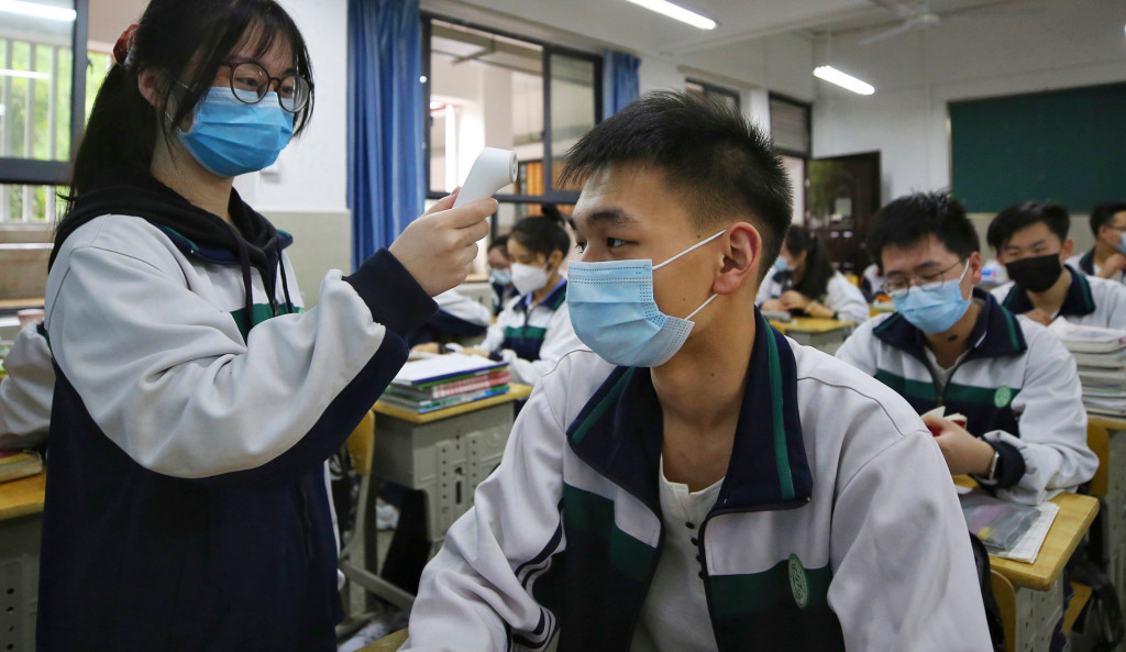 Wuhan reports first coronavirus cluster since lifting
lockdown 1