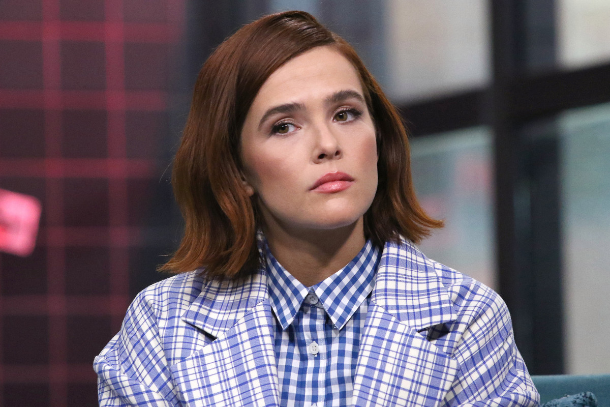 Zoey Deutch reveals she battled coronavirus for a
month 1