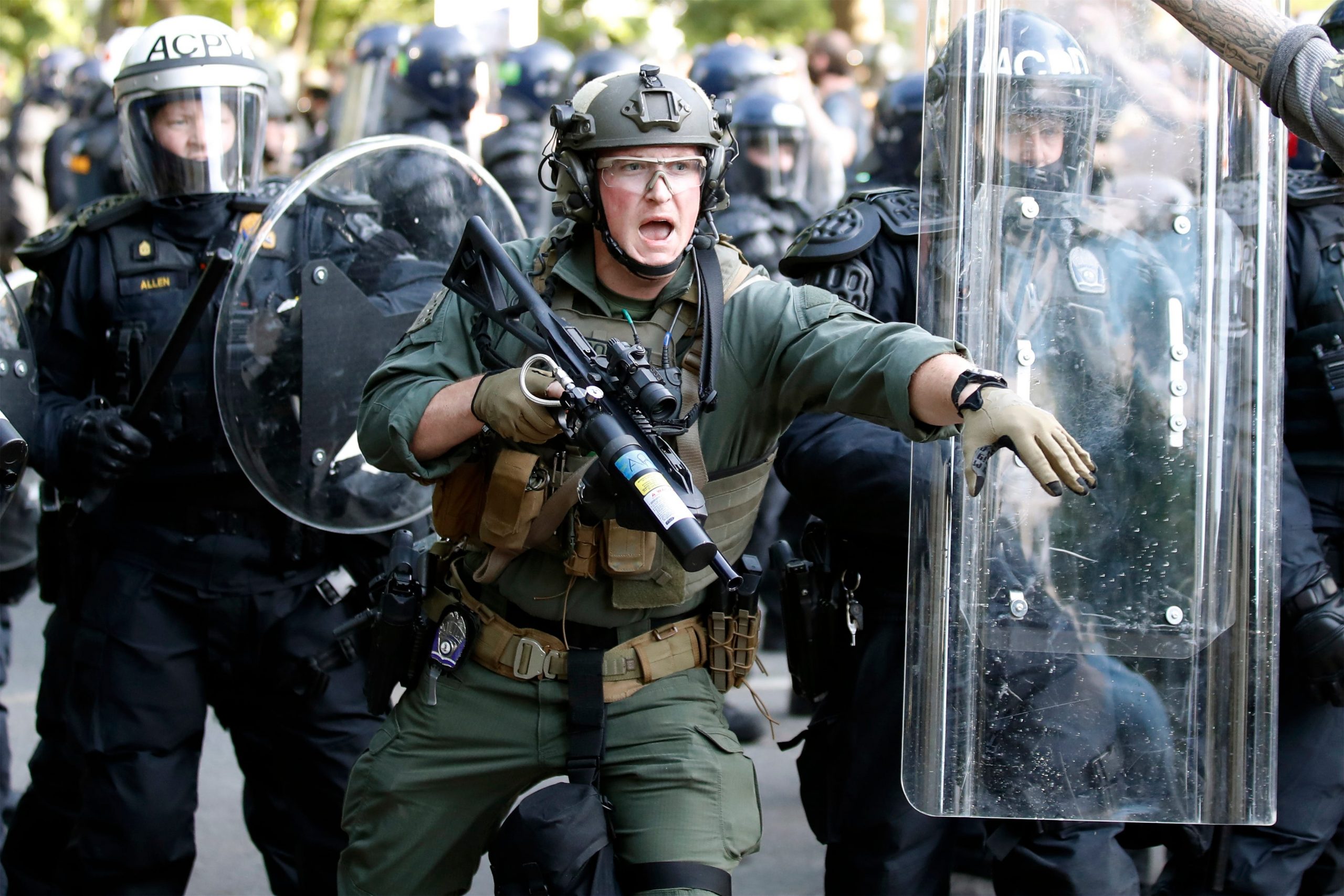 Police crackdown to clear protesters before Trump's DC
church photo op 1 Police crackdown to clear protesters before Trump's DC
church photo op 1