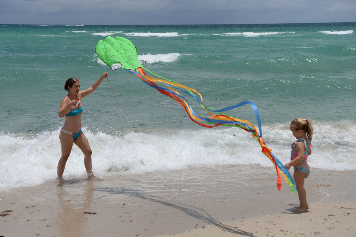 Miami pauses reopening as Florida’s new coronavirus cases
rise 1