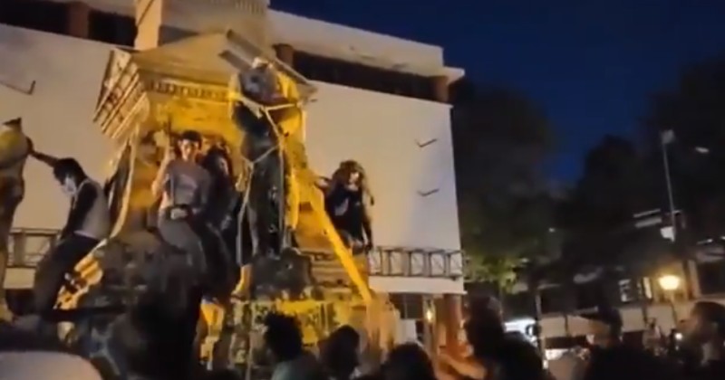 Man Hit by Statue Torn Down by BLM Protesters in Virginia is
Now in a Coma 1